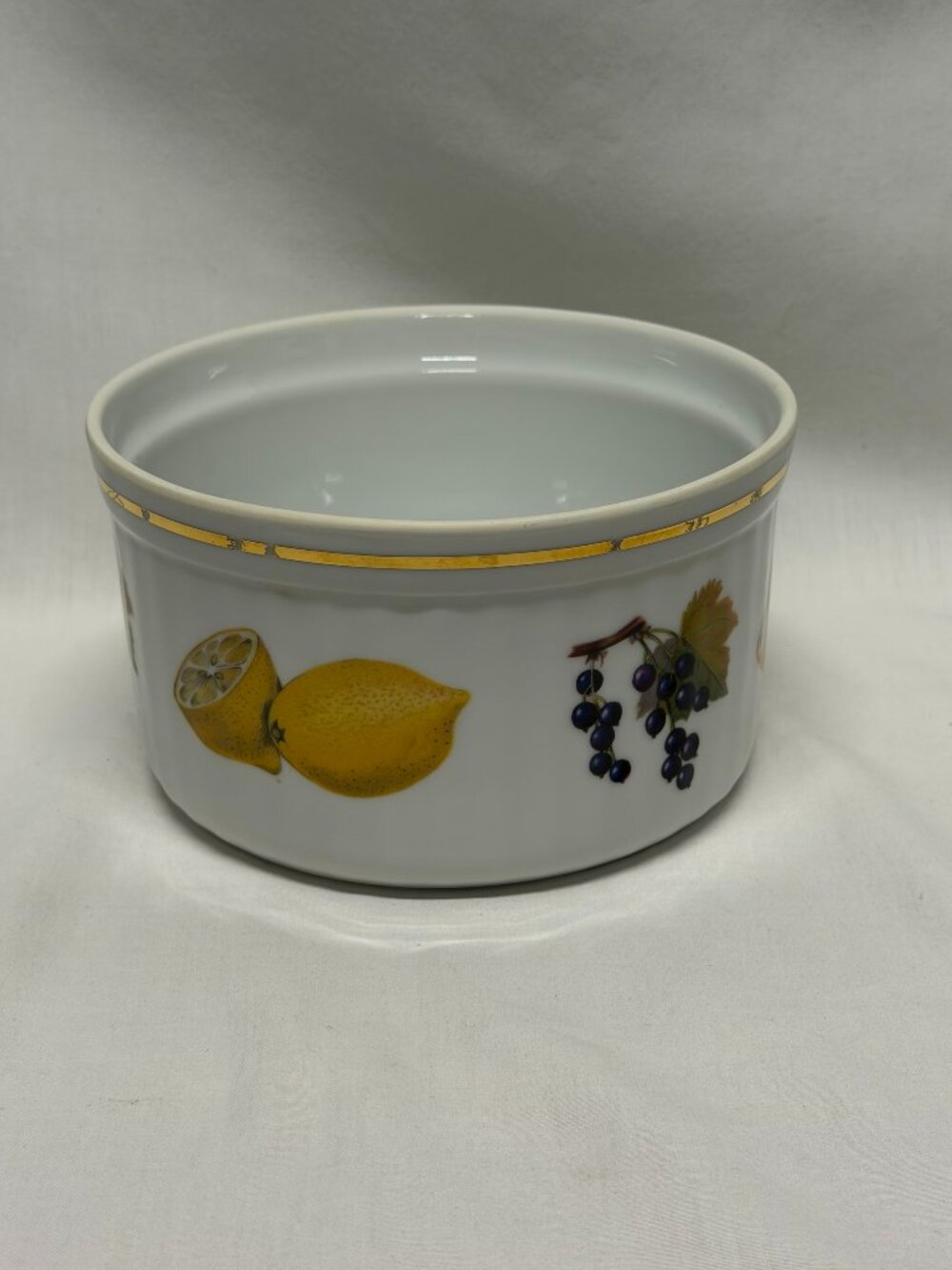 Royal Worcester Evesham Gold 6.25 Souffle Dish England